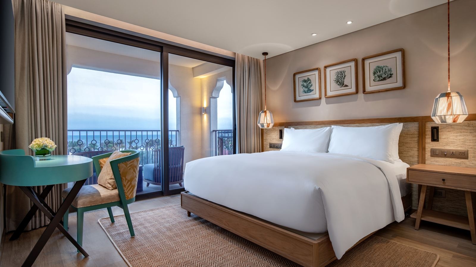 rooms-family-suite-king-bed-and-bunk-bed