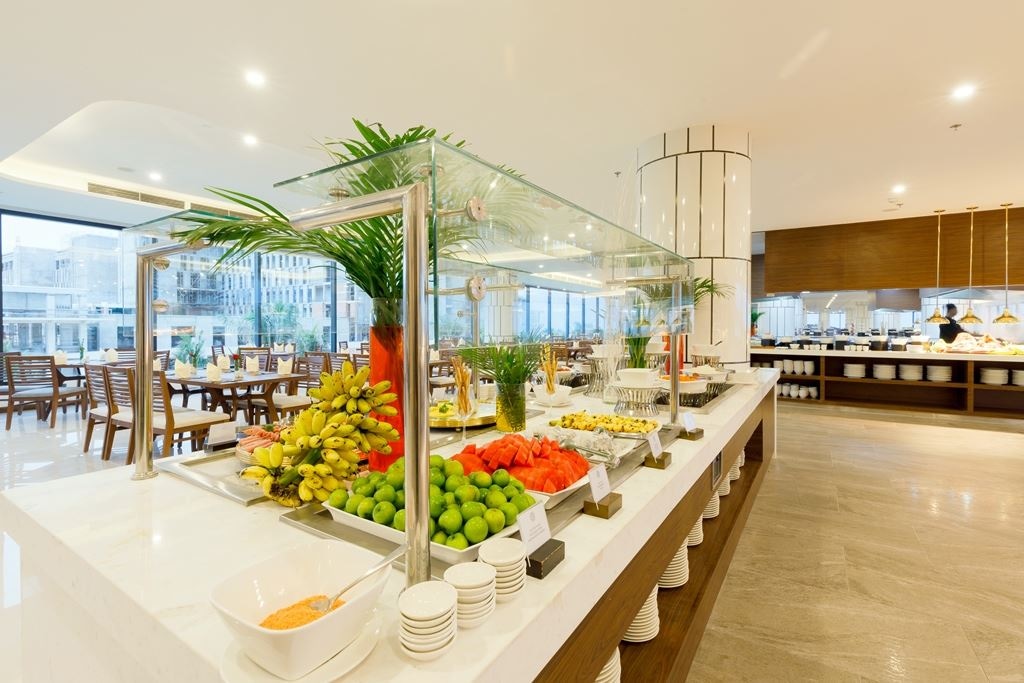 restaurants-gusto-main-restaurant--building--vip-guests