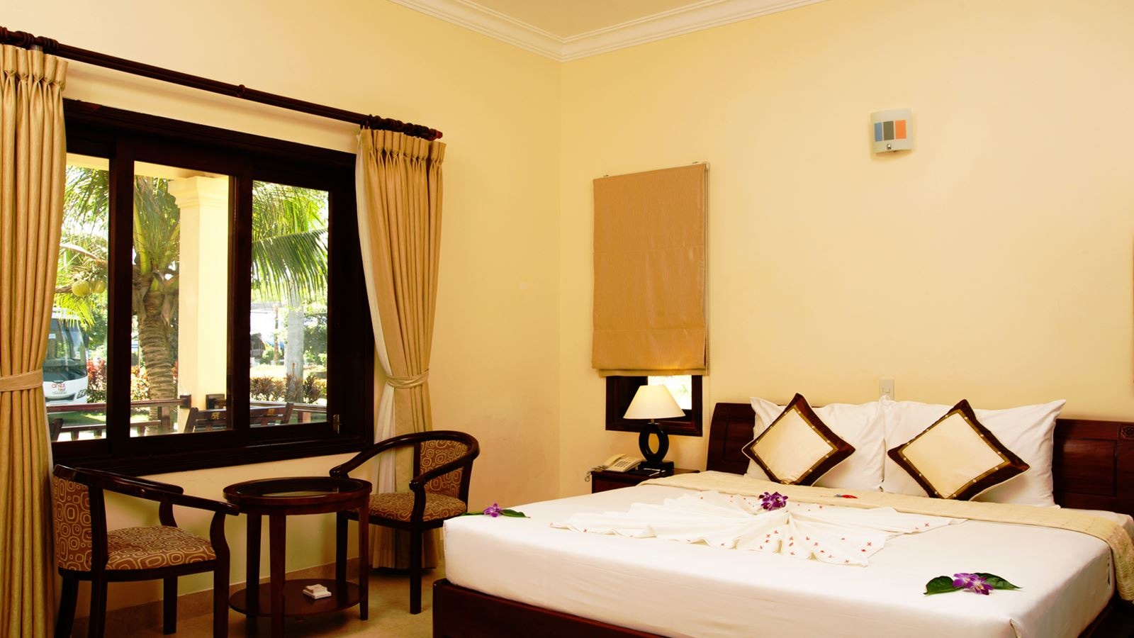 rooms-room-deluxe-gardenview-balcony-child-without-extra-bed