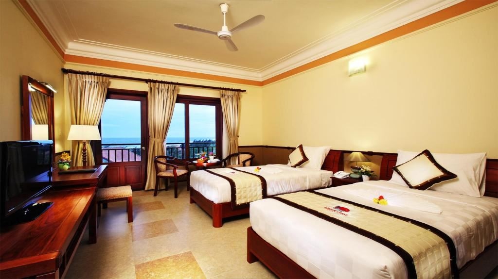 rooms-room-deluxe-seaview-balcony