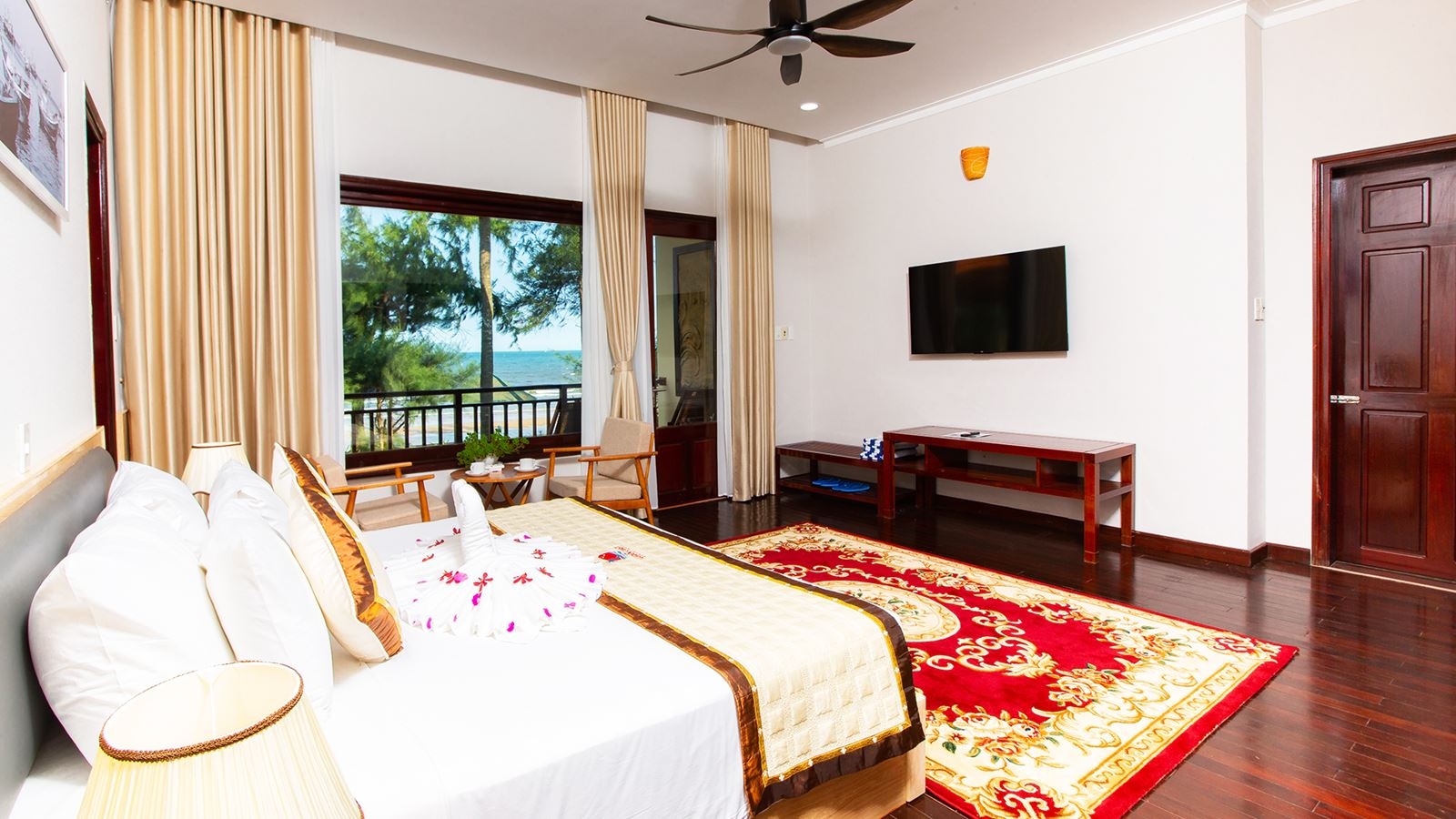 rooms-villa-family-beachfront