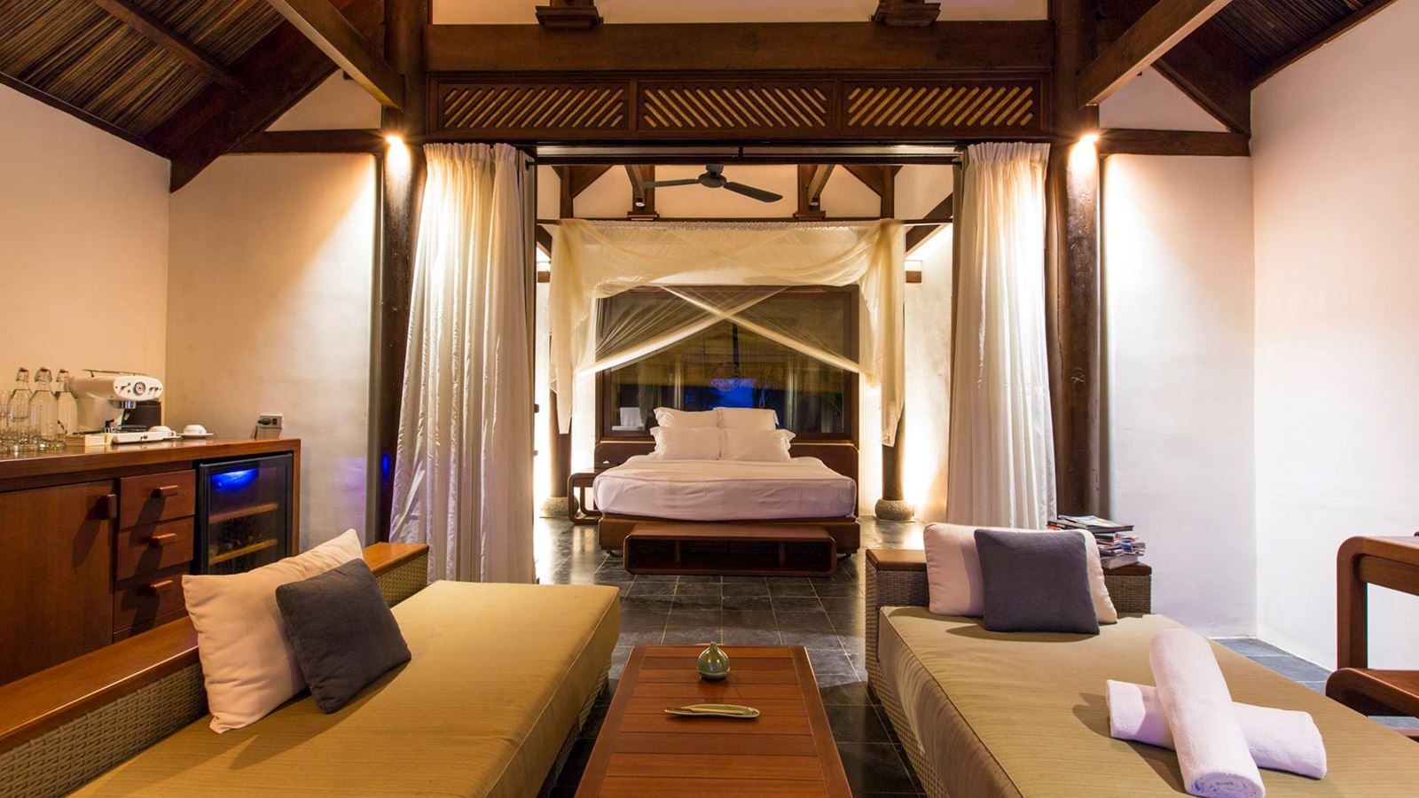 rooms-lagoon-pool-villa