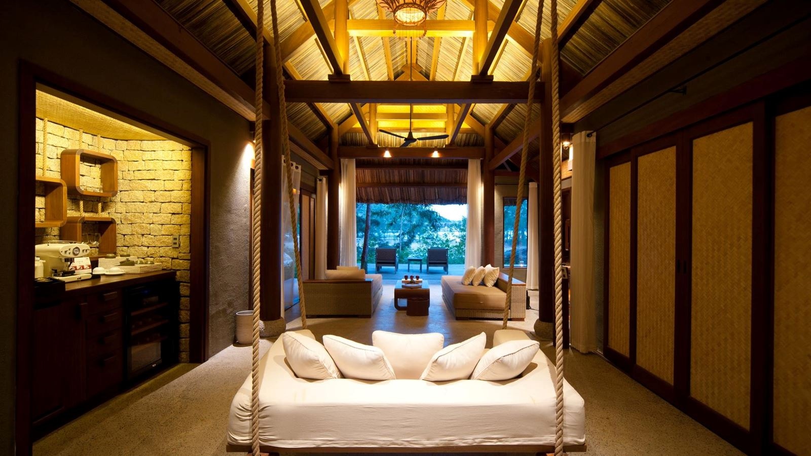 rooms-lagoon-pool-villa