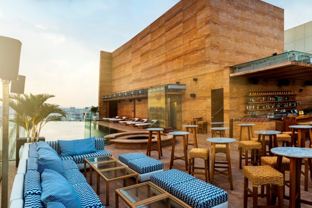 bars-social-club-rooftop-bar