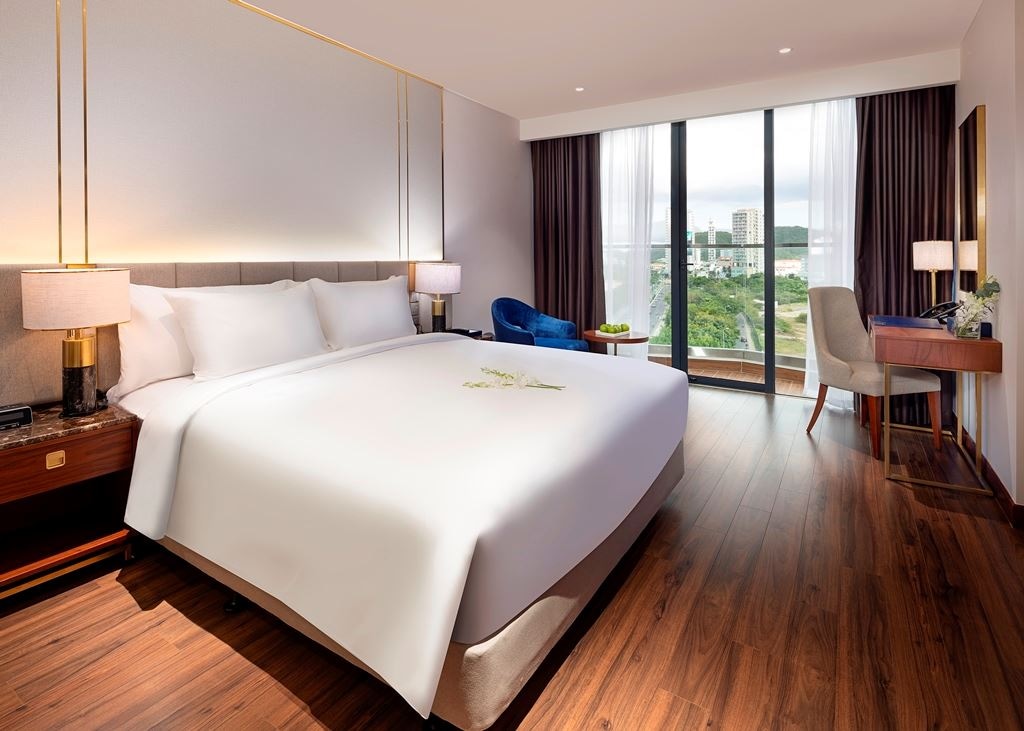 rooms-deluxe-seaview-with-balcony