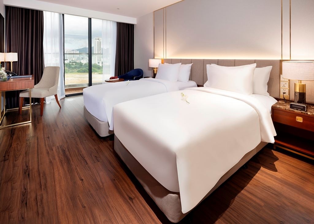 rooms-deluxe-seaview-with-balcony