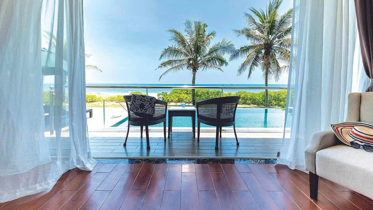 rooms-one-bedroom-ocean-front-pool-villa