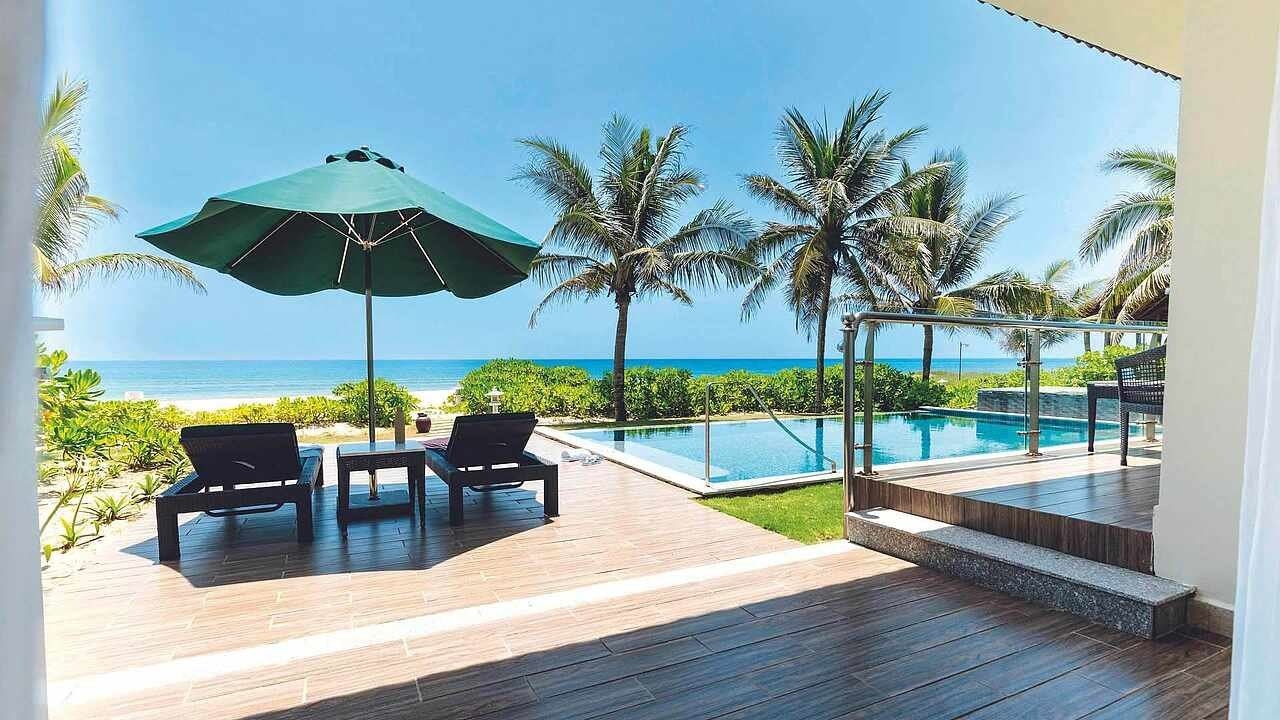 rooms-one-bedroom-ocean-front-pool-villa