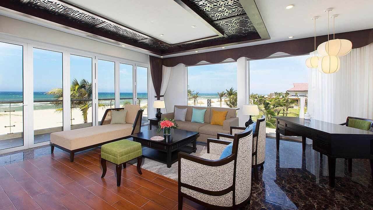 rooms-three-bedrooms-ocean-front-pool-villa