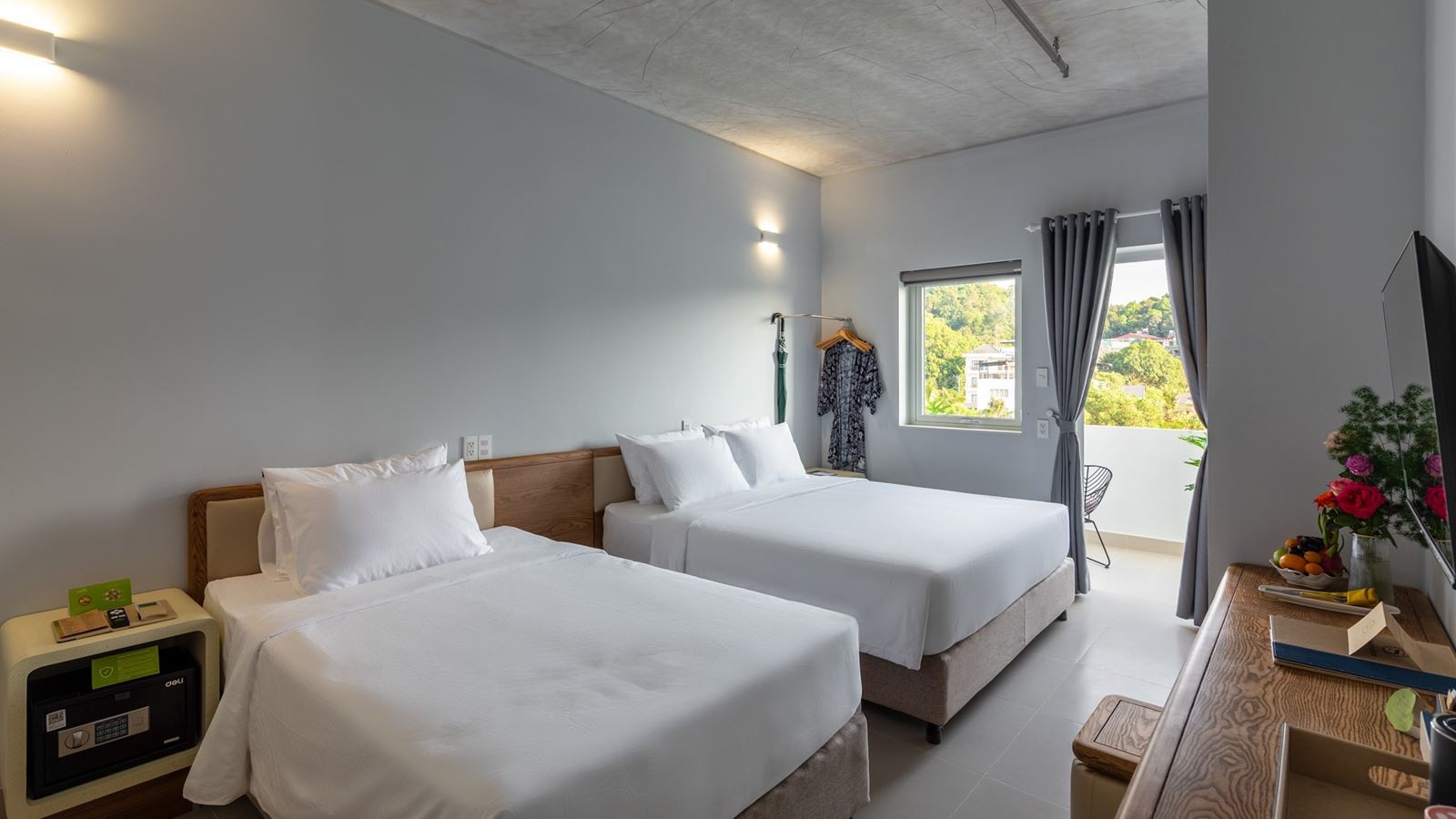 rooms-superior-triple-with-balcony