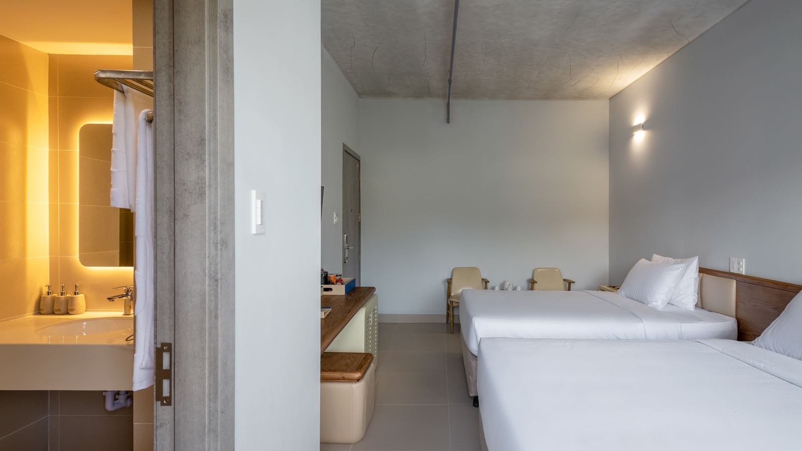 rooms-superior-triple-with-balcony