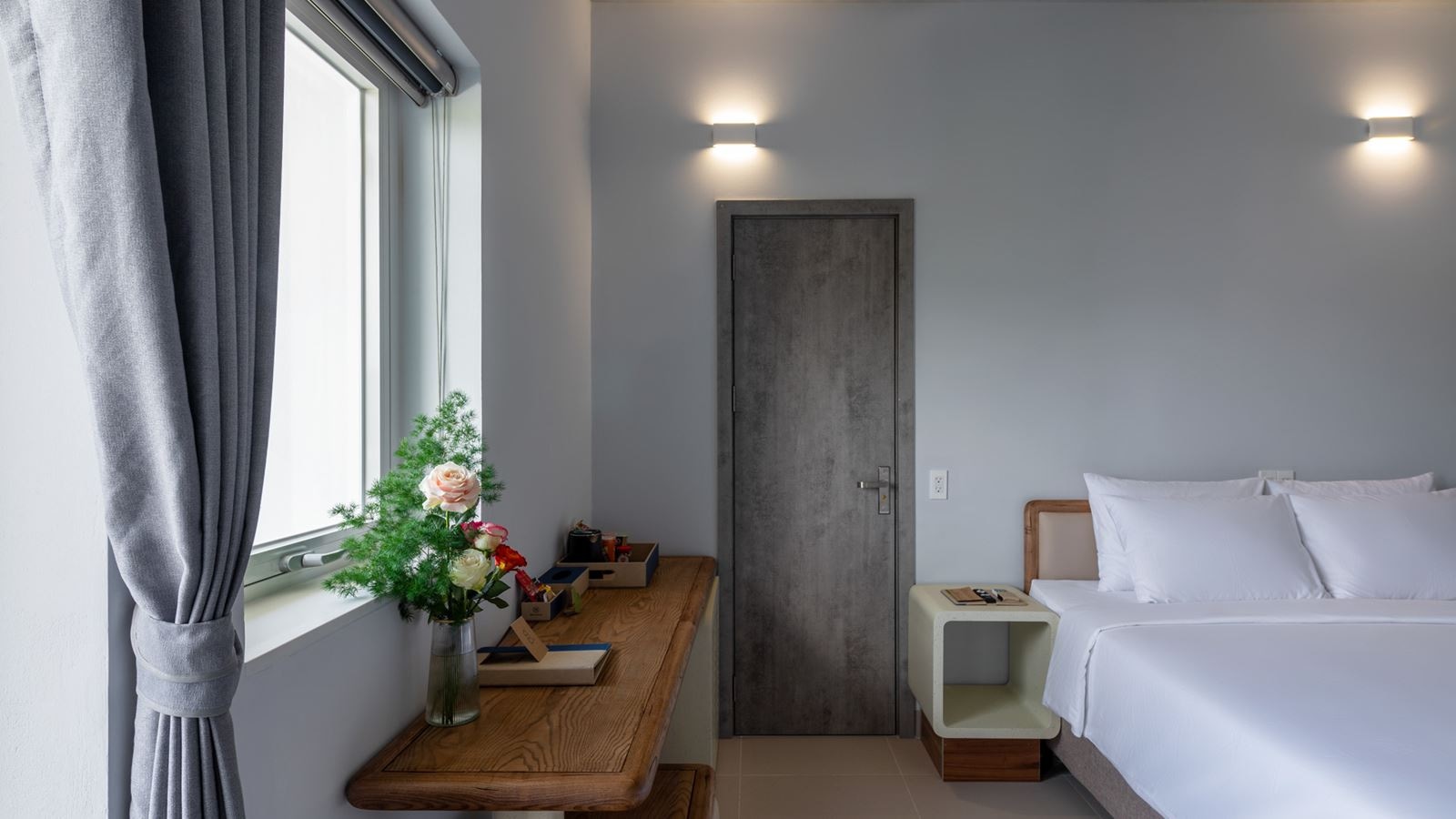 rooms-family-connecting-with-balcony