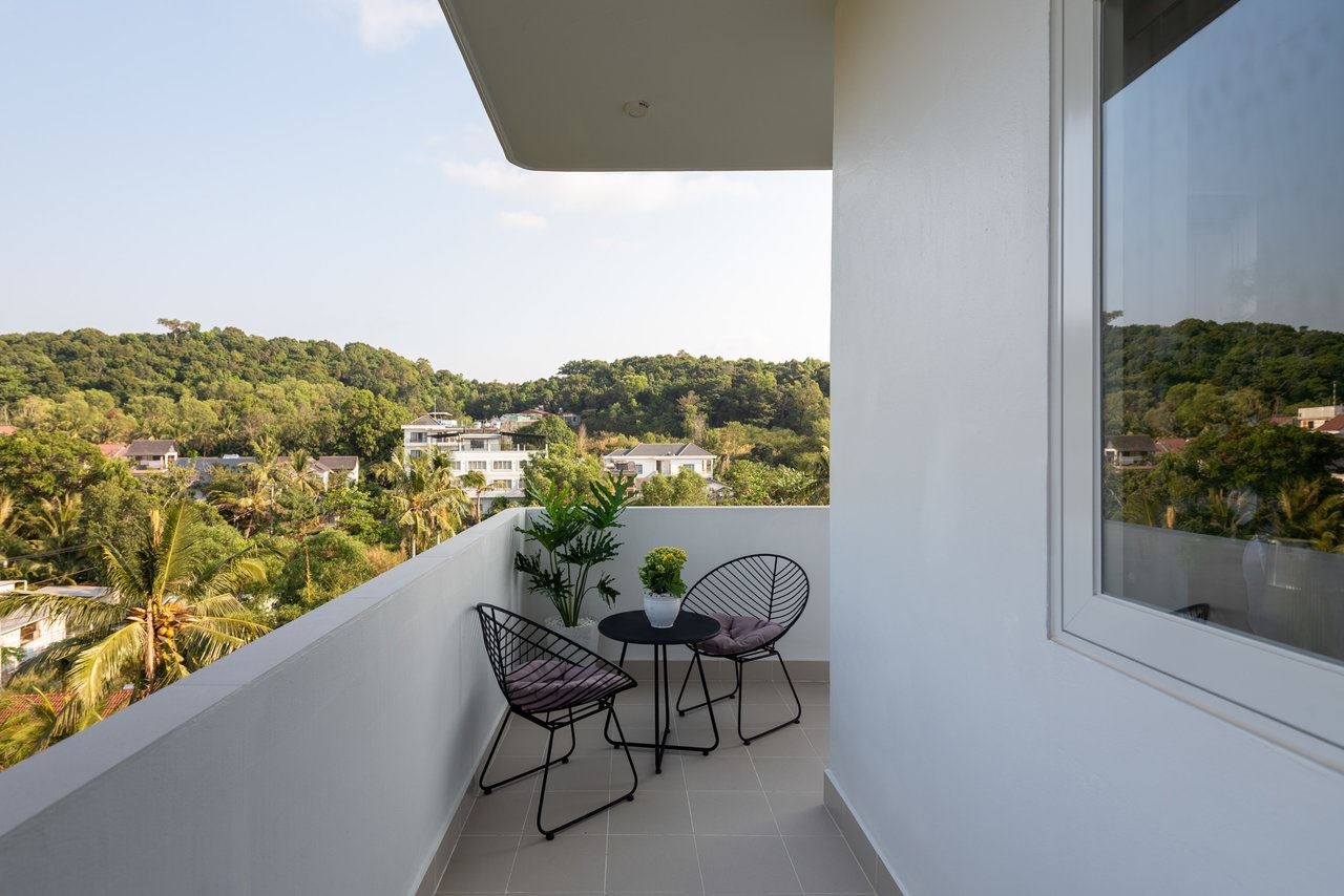 rooms-deluxe-with-balcony