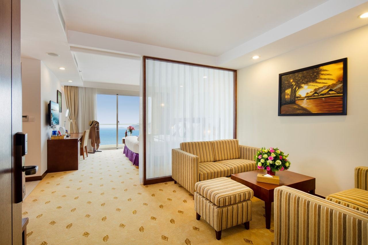 rooms-suite-ocean-view-king