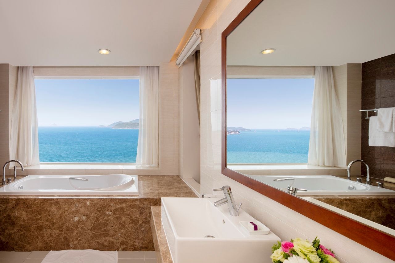 rooms-suite-ocean-view-king