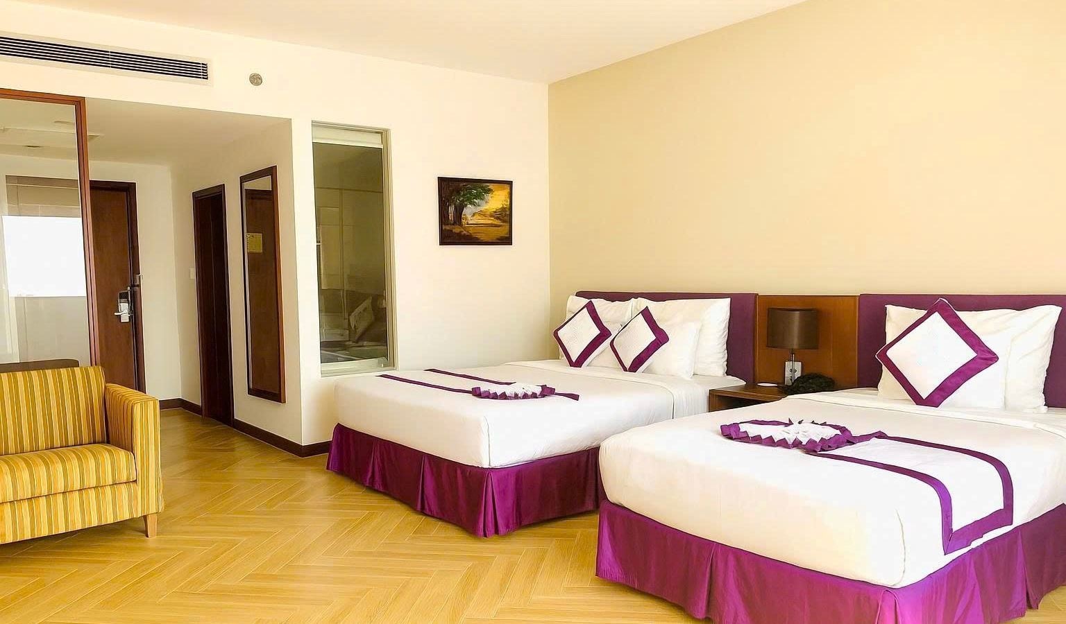 rooms-family-deluxe-city-view