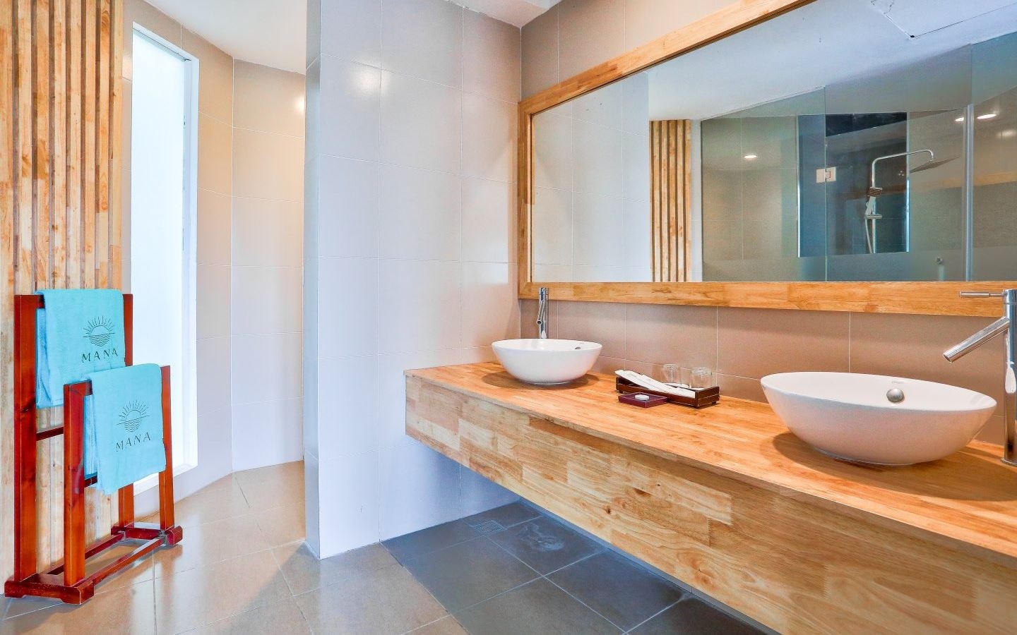 rooms-deluxe-balcony-garden-view