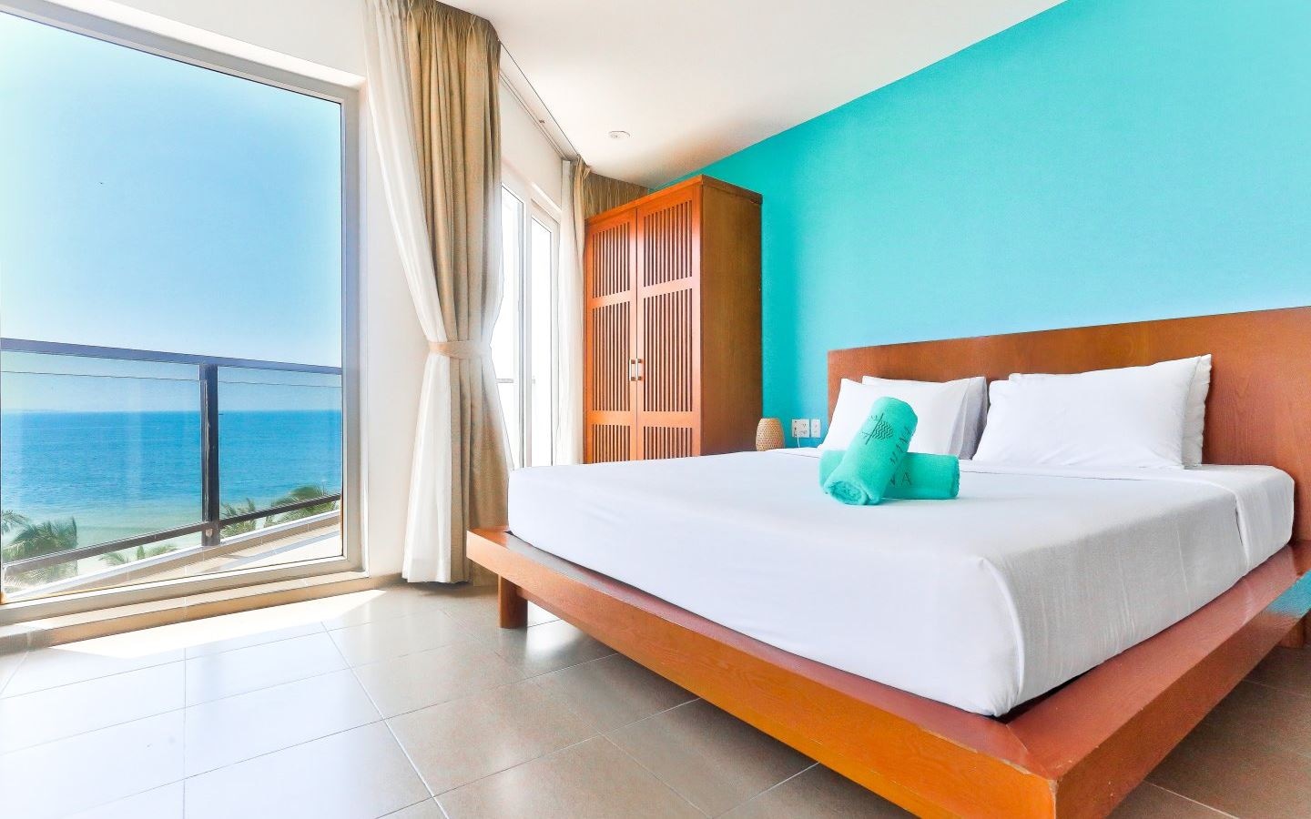 rooms-deluxe-balcony-ocean-view