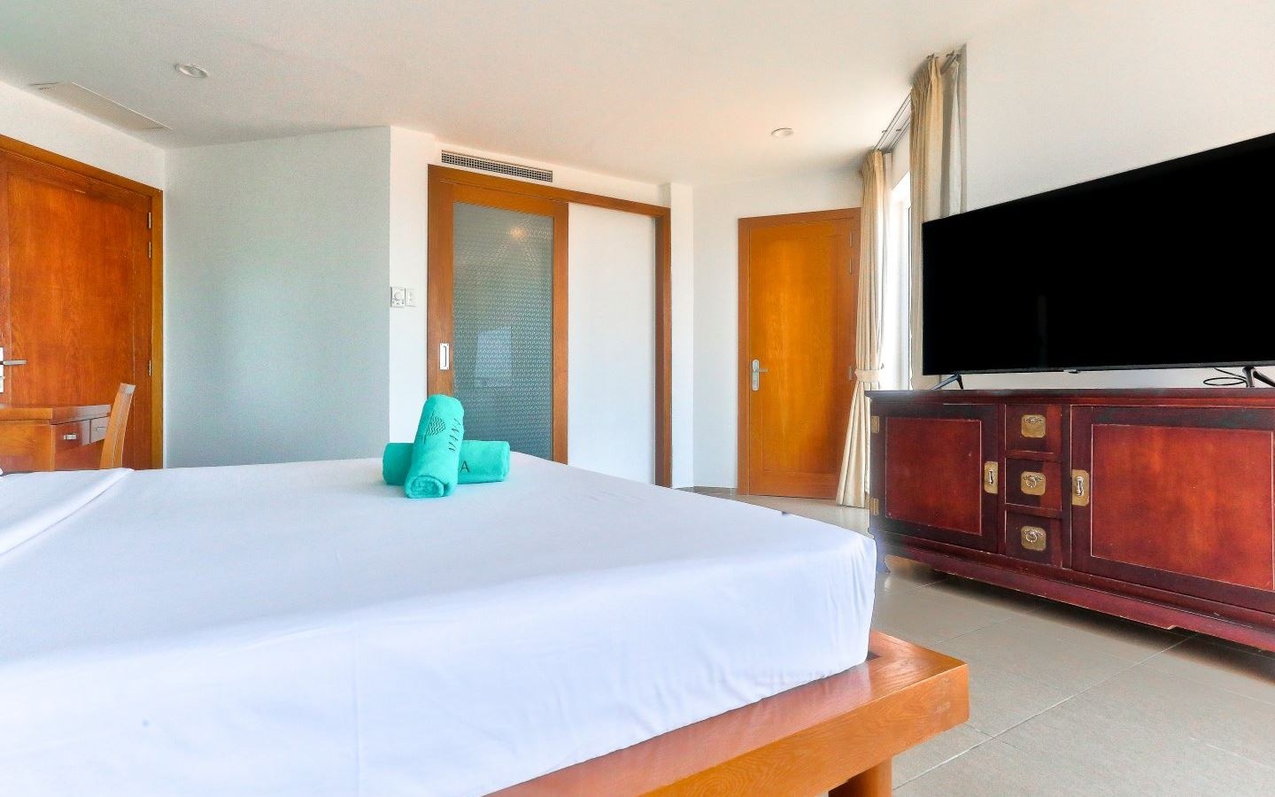 rooms-deluxe-balcony-ocean-view