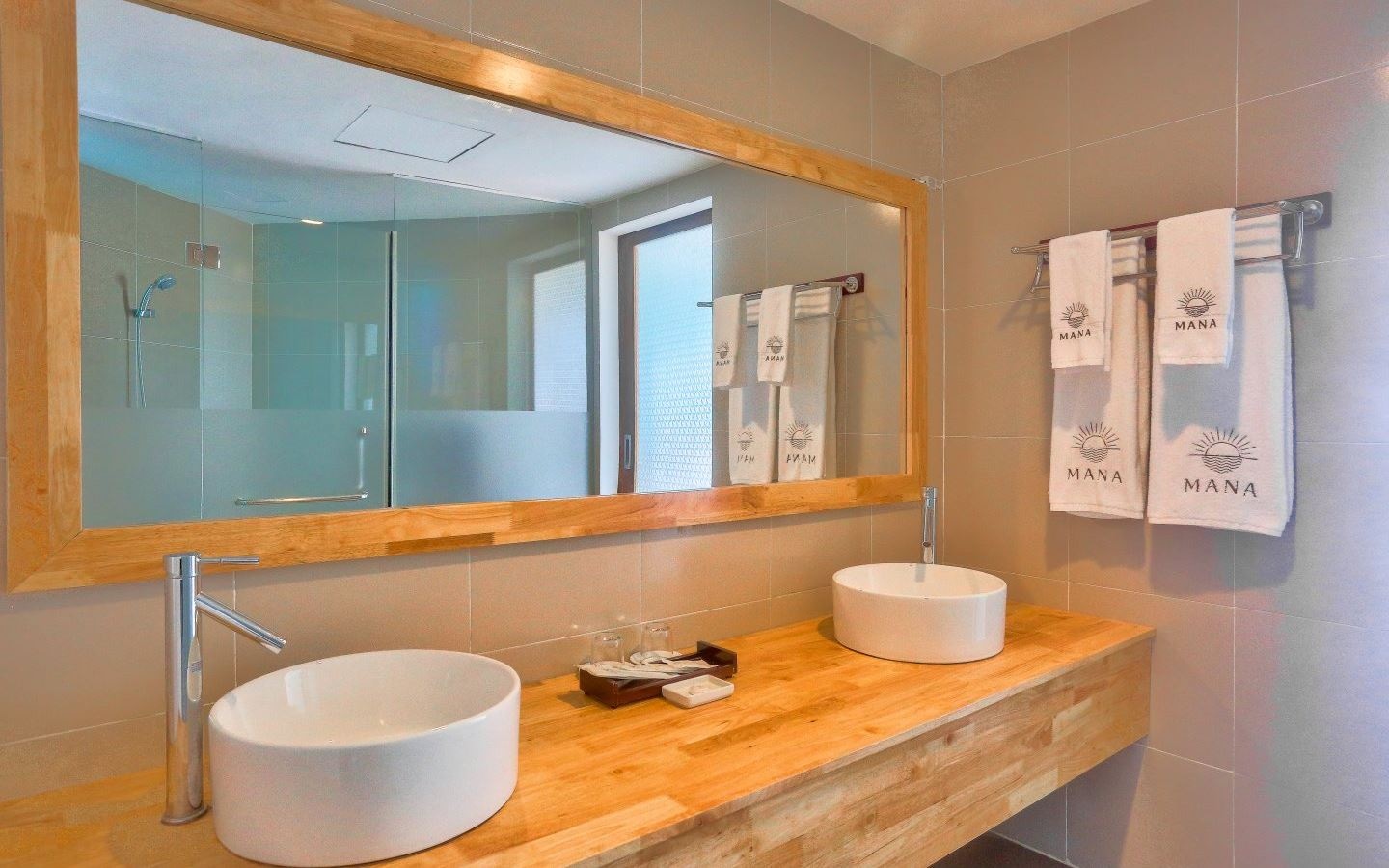 rooms-deluxe-balcony-ocean-view