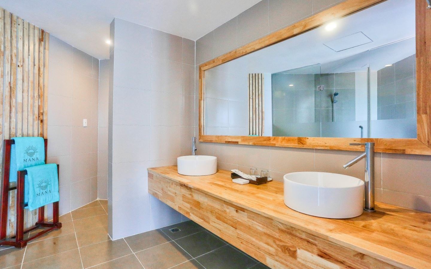 rooms-deluxe-balcony-ocean-view