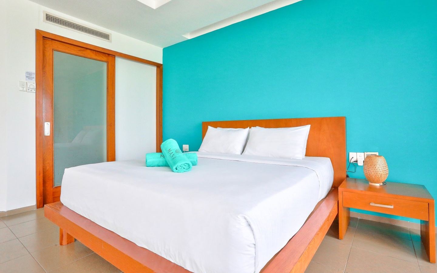 rooms-beachfront-suite-with-balcony