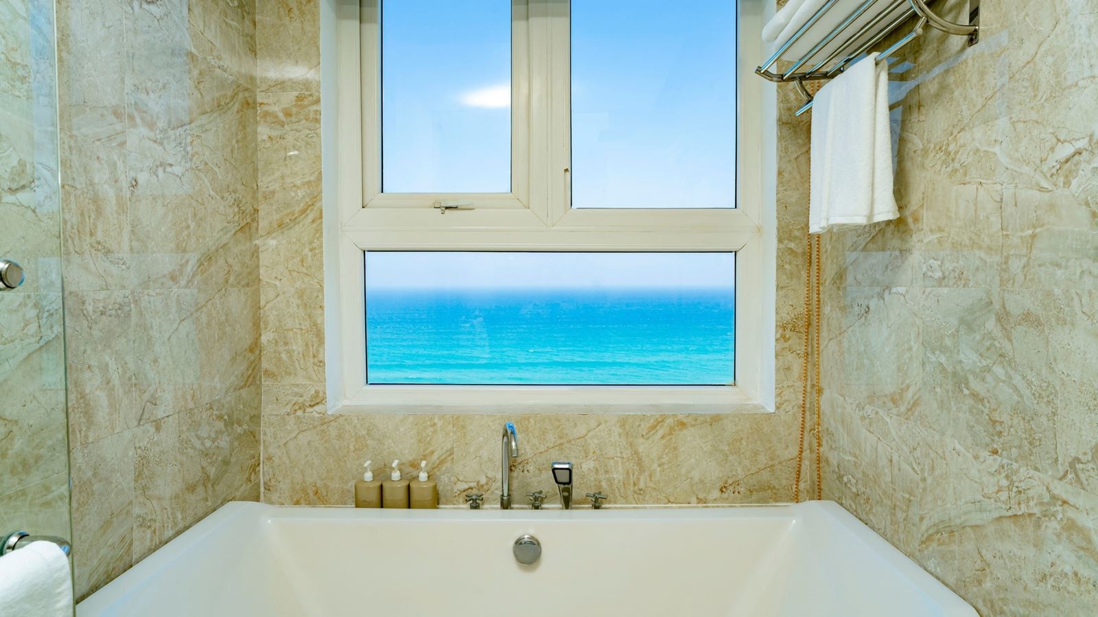 rooms-family-sea-view-with-balcony