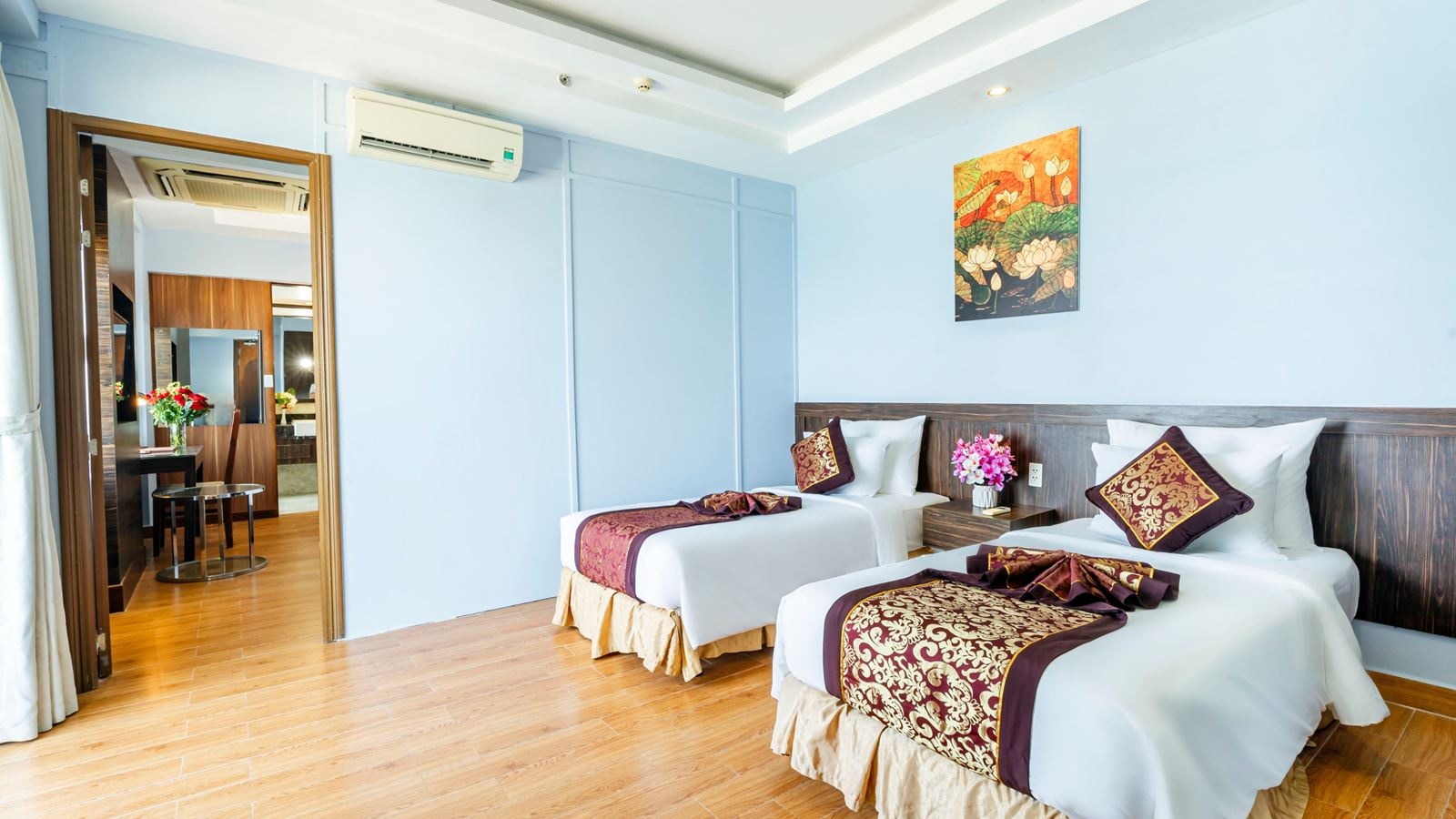 rooms-family-sea-view-with-balcony