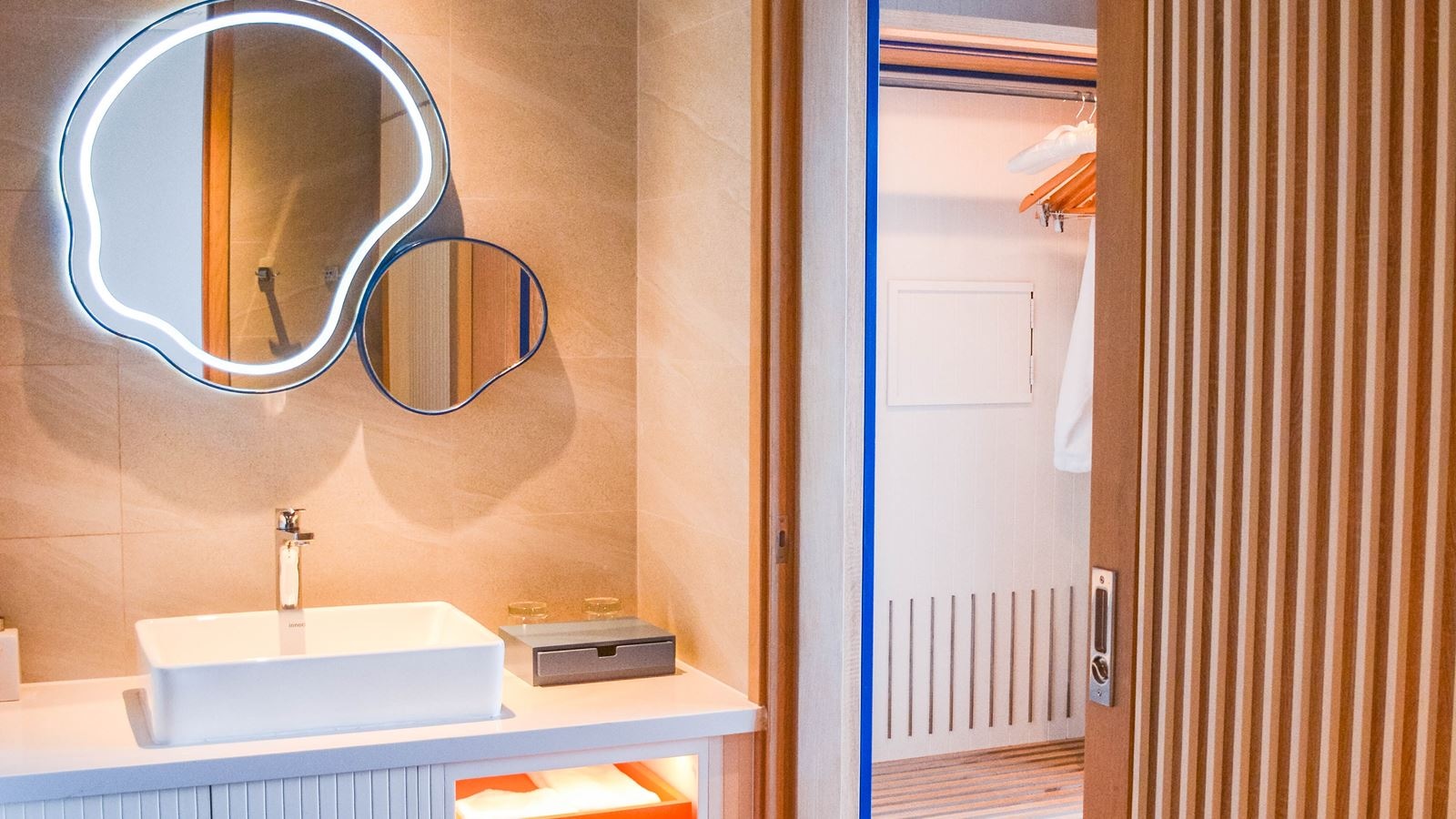 rooms-deluxe-ocean-view