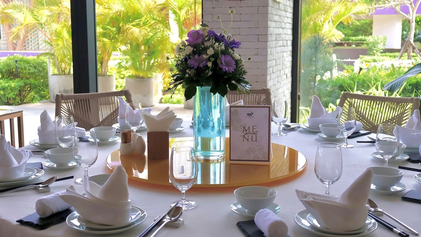 restaurants-restaurant