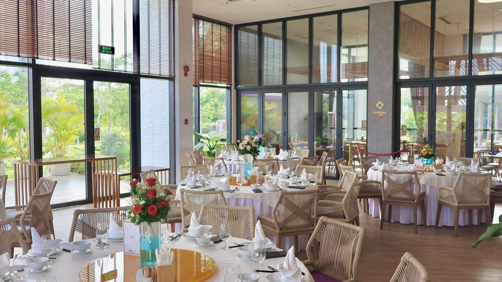 restaurants-restaurant