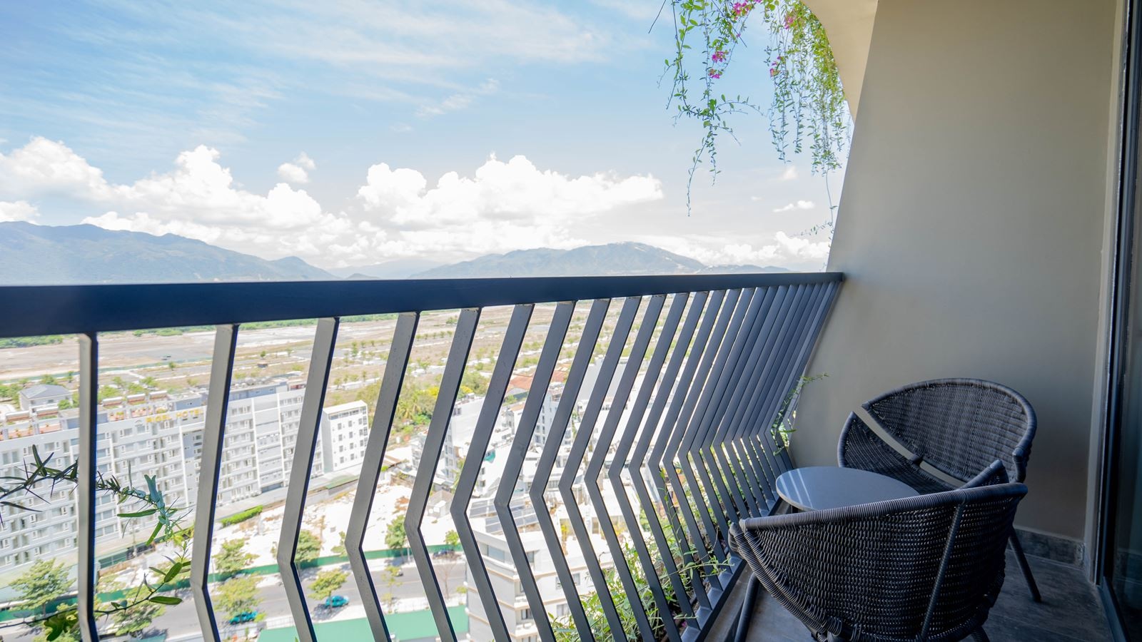 rooms-signature-tropical-with-balcony