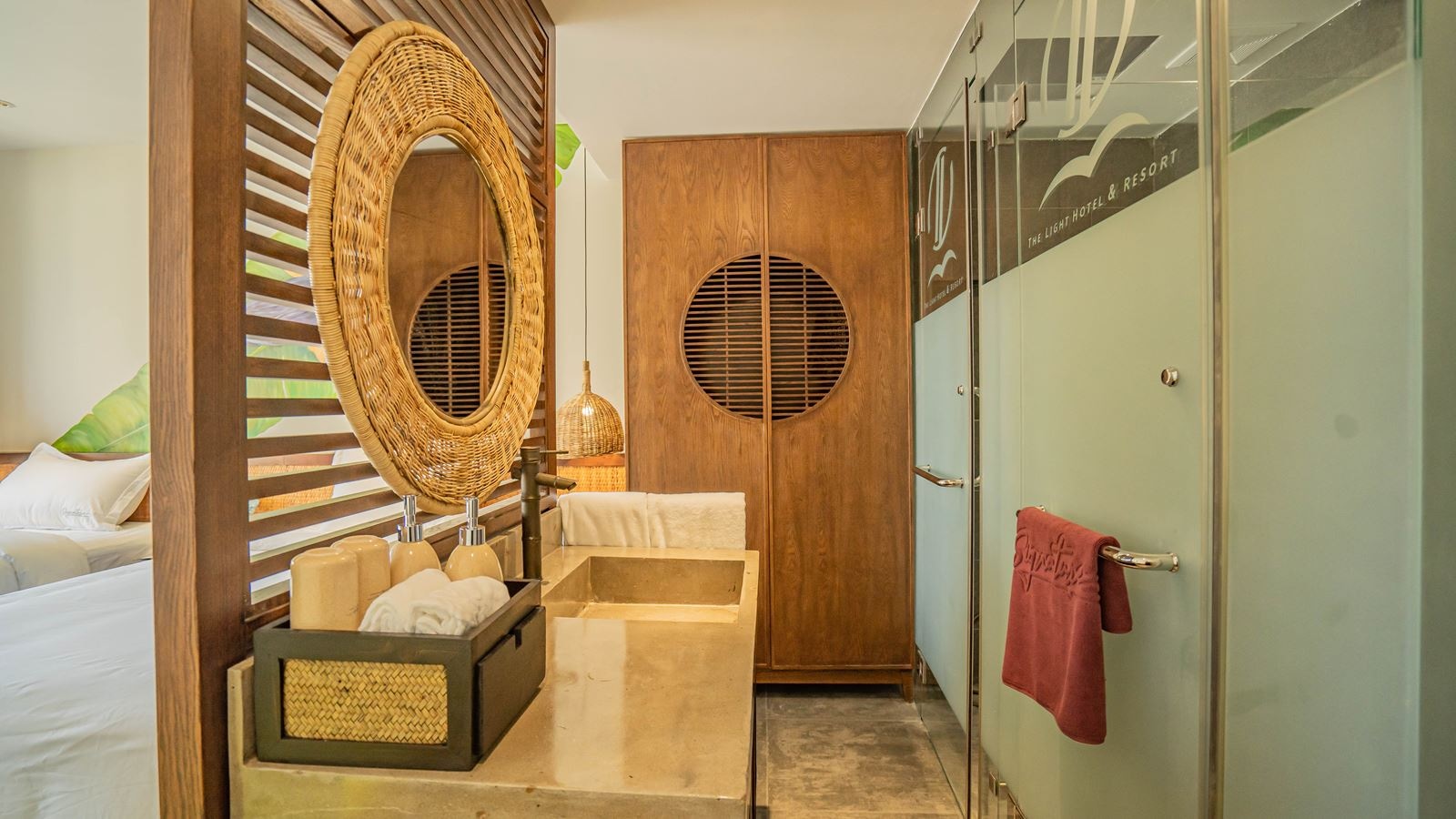 rooms-signature-tropical-with-balcony