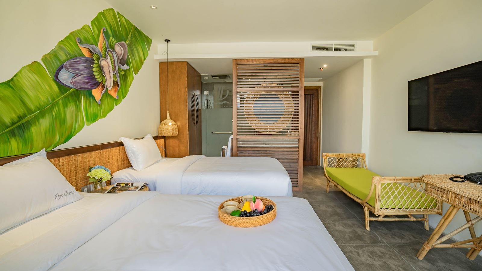 rooms-signature-tropical-with-balcony