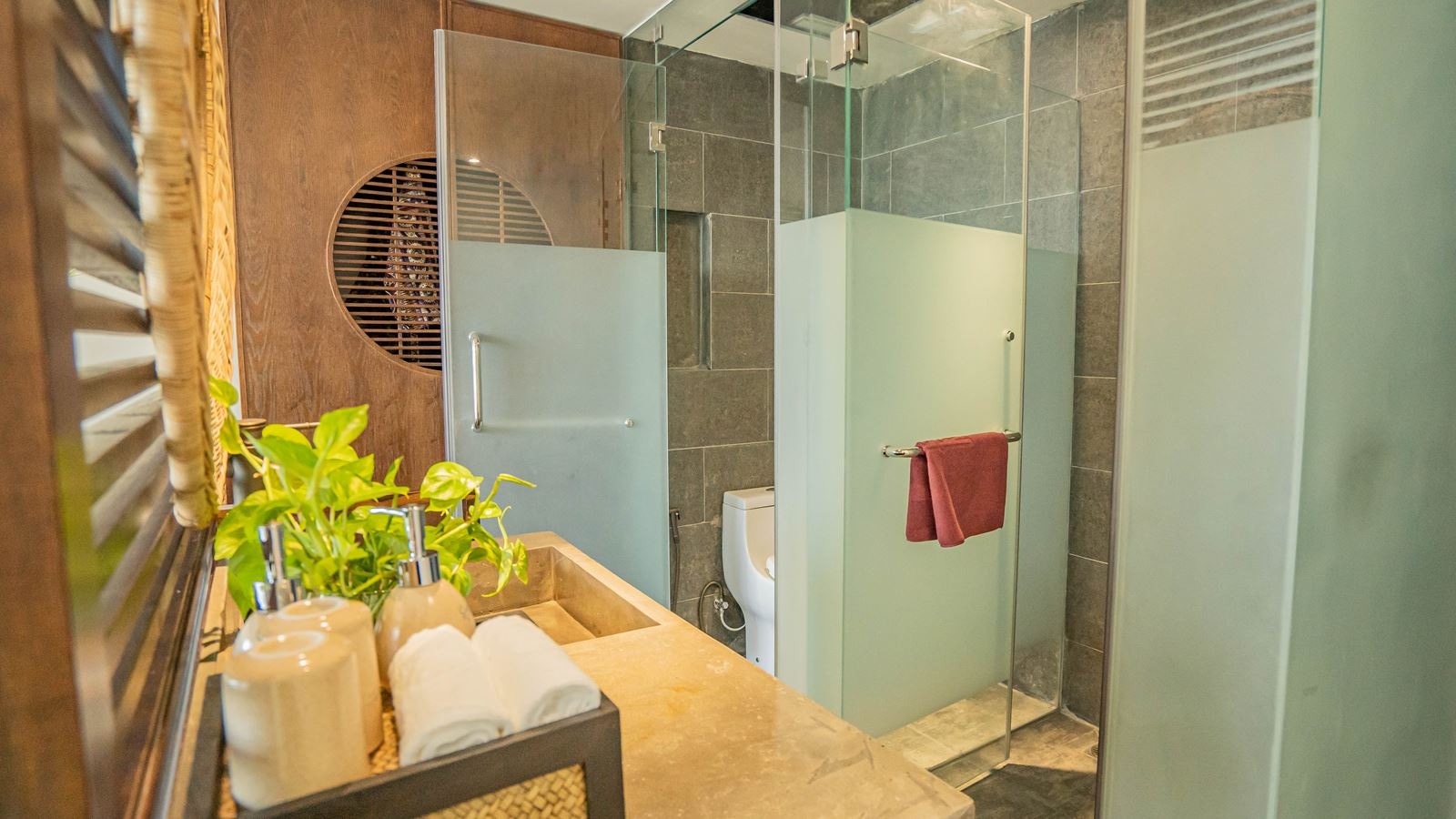 rooms-signature-tropical-with-balcony