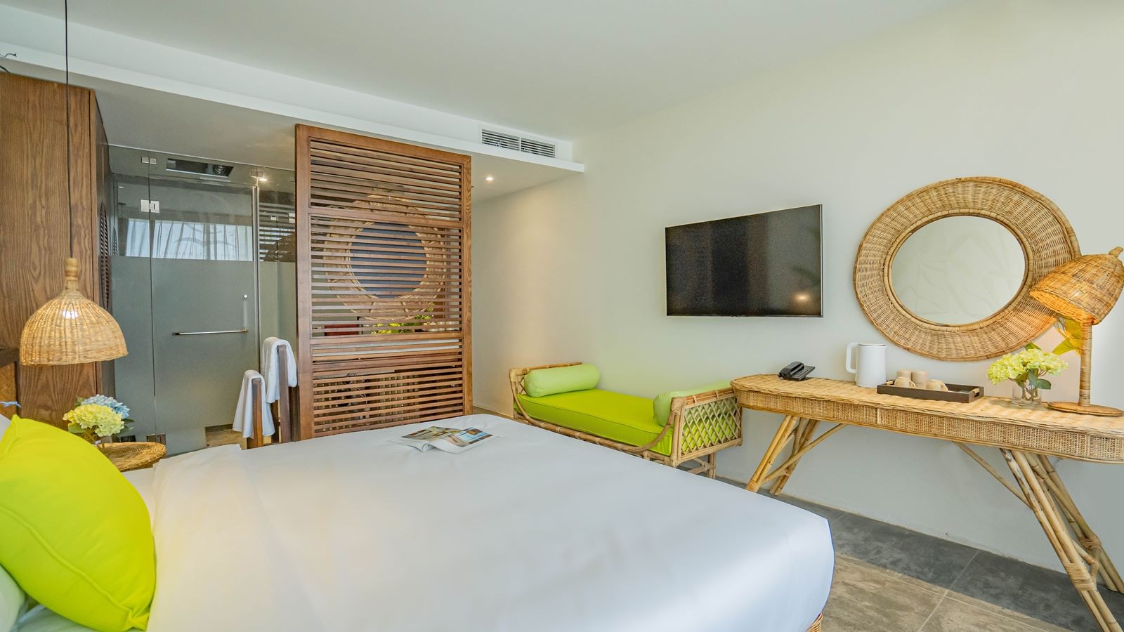 rooms-signature-essential-partial-sea-view-with-balcony