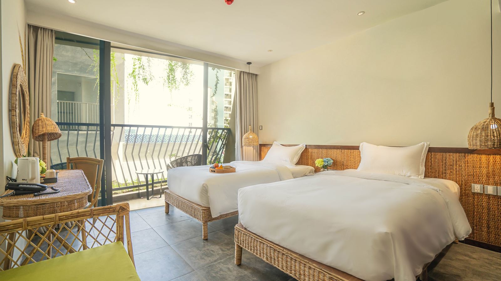 rooms-signature-essential-partial-sea-view-with-balcony