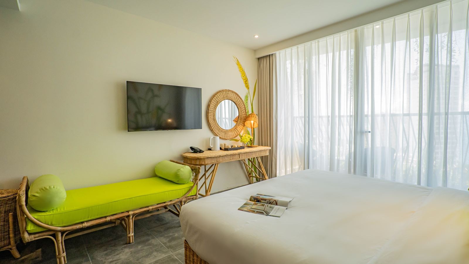 rooms-signature-cloud-sea-with-balcony