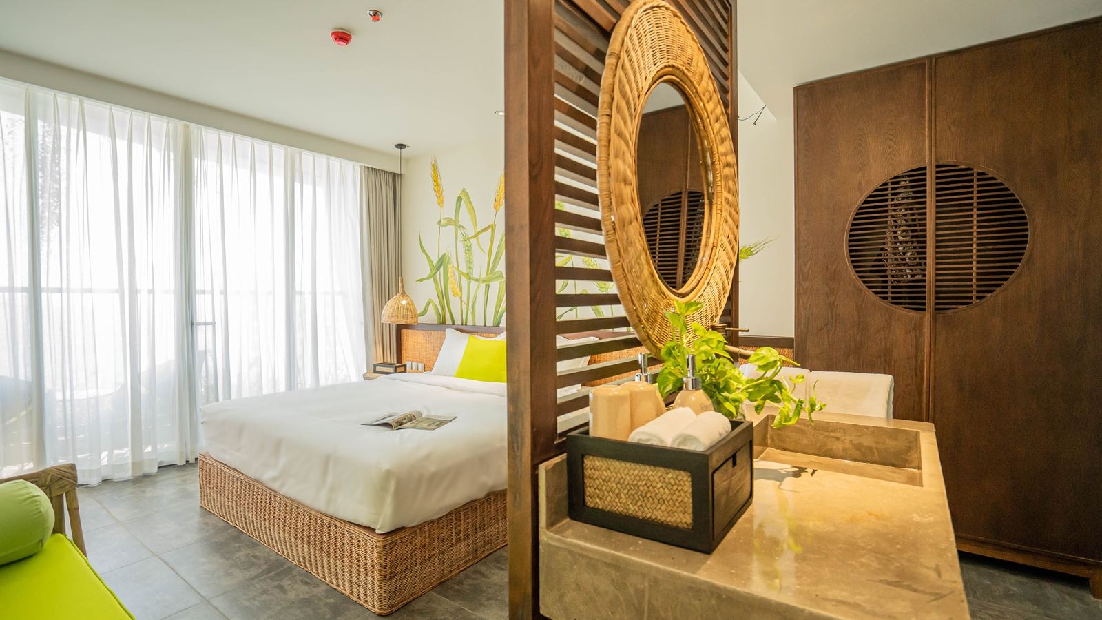 rooms-signature-cloud-sea-with-balcony