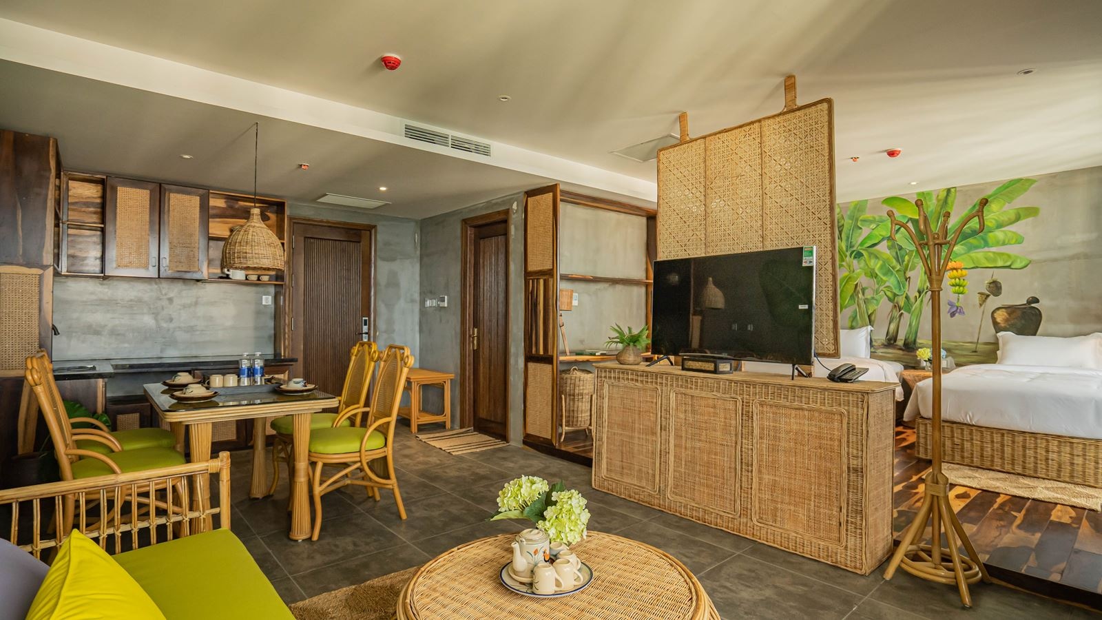 rooms-banana-oasis-with-balcony