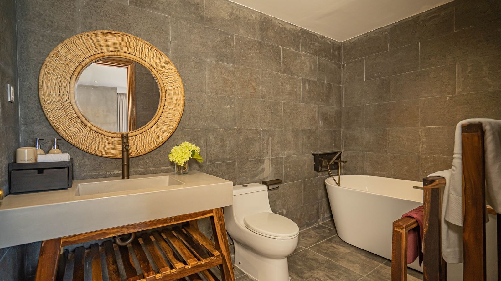 rooms-lotus-paradise-oasis-2-bedrooms-with-balcony