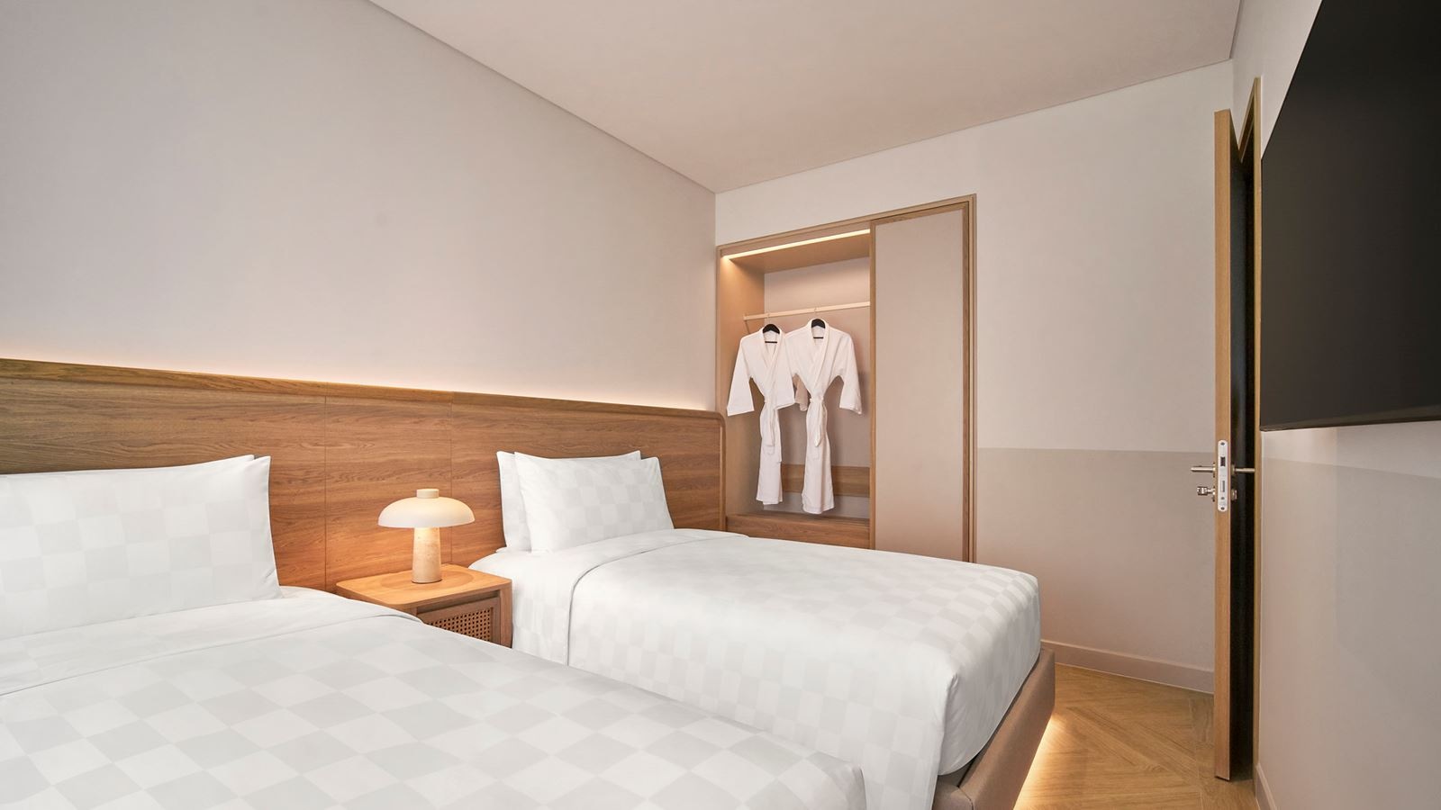 rooms-1bedroom-balcony-residences-garden-pool