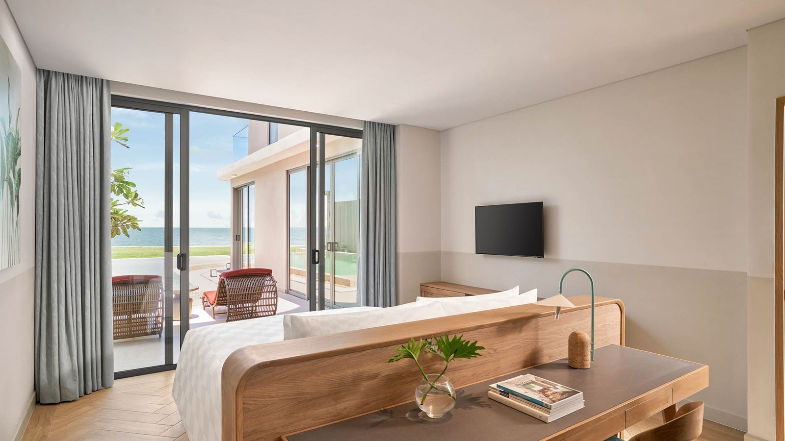 rooms-3bedroom-oceanfront-pool-villa