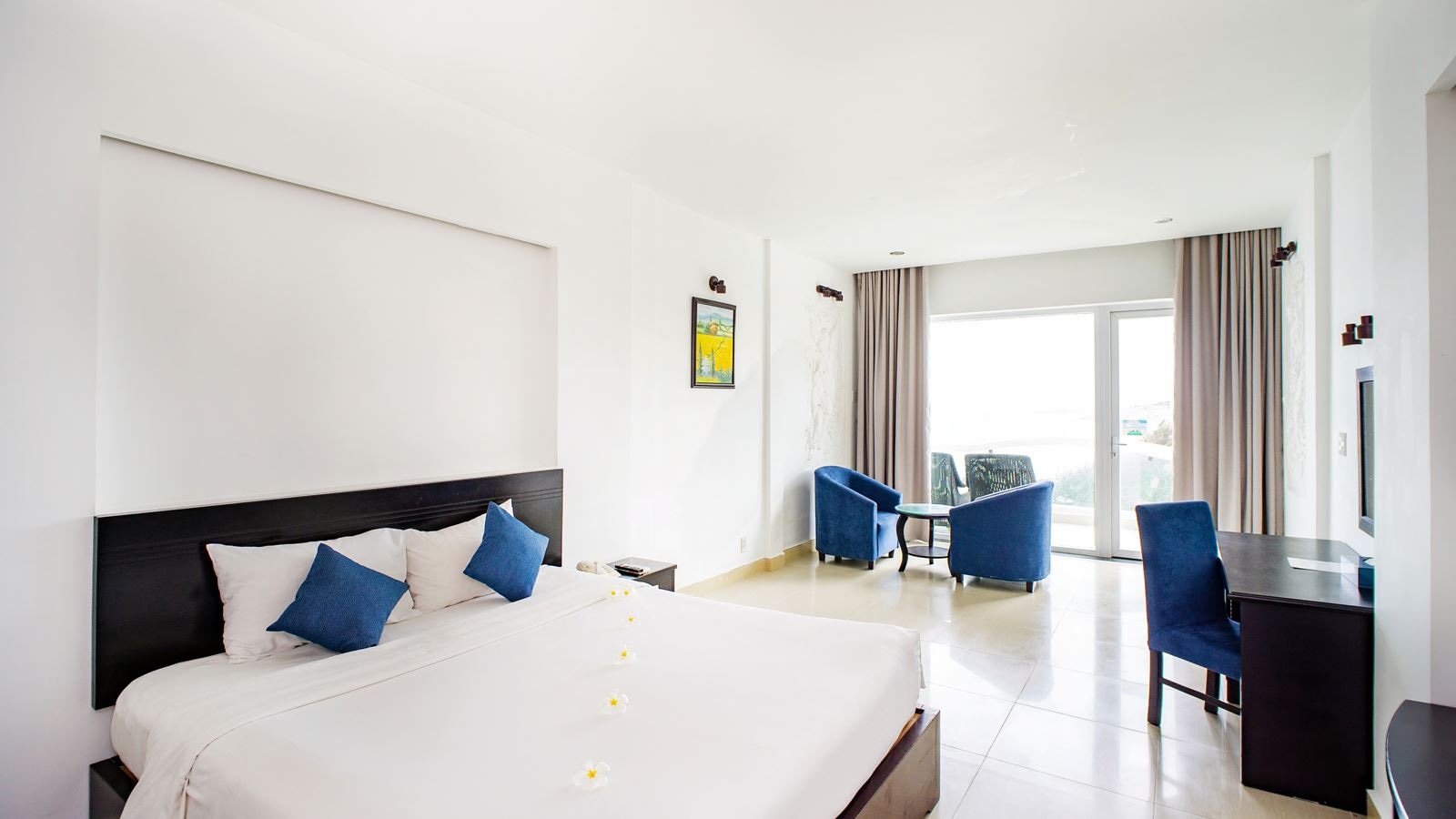 rooms-deluxe-ocean-view-with-balcony