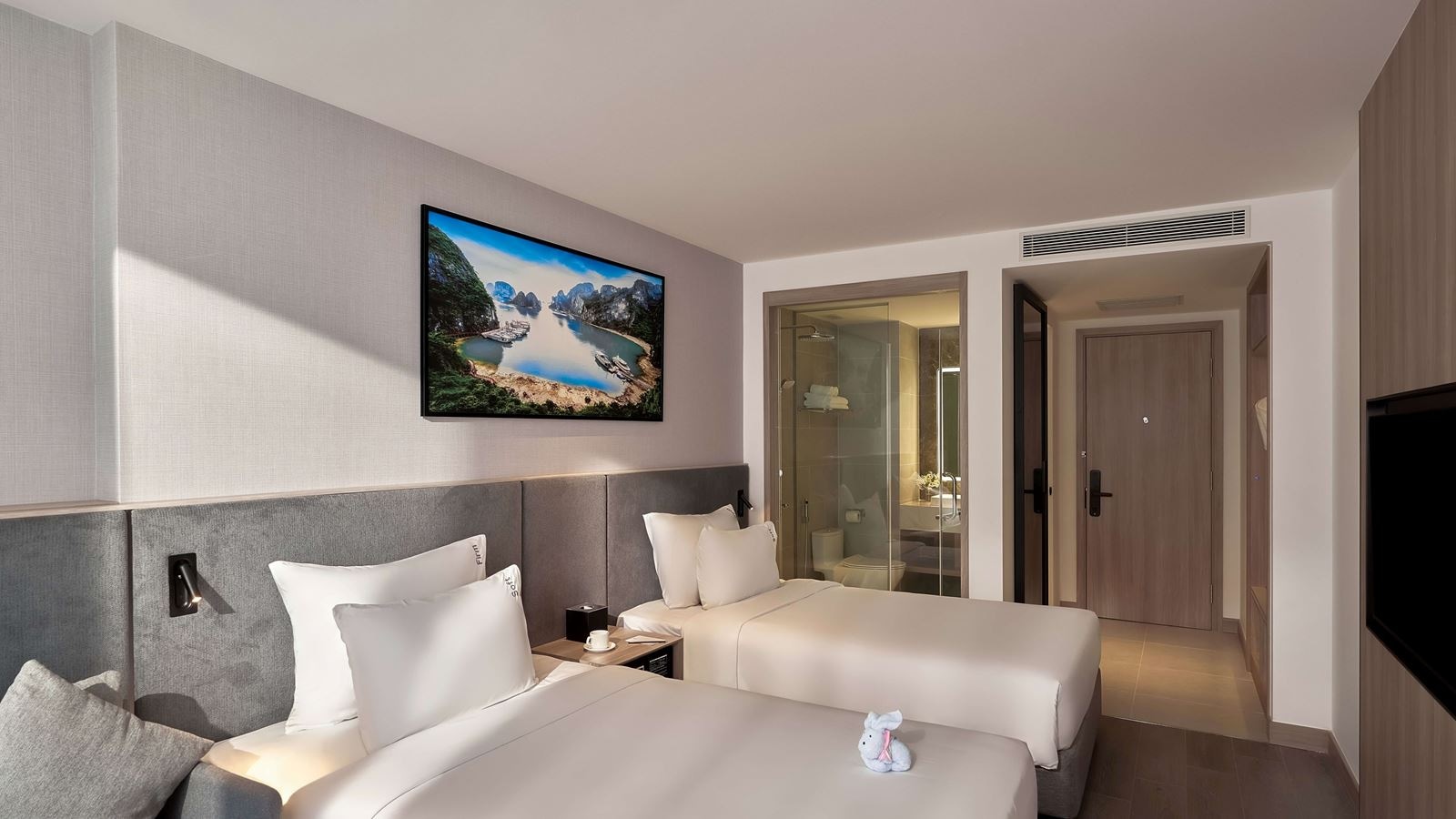 rooms-deluxe-city-view-with-balcony-no-extra-bed