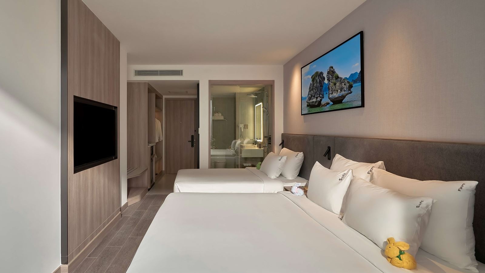 rooms-triple-city-view