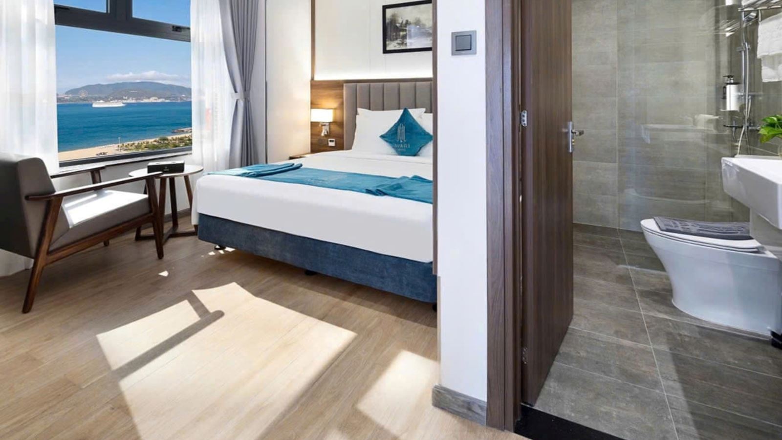 rooms-deluxe-partial-sea-view