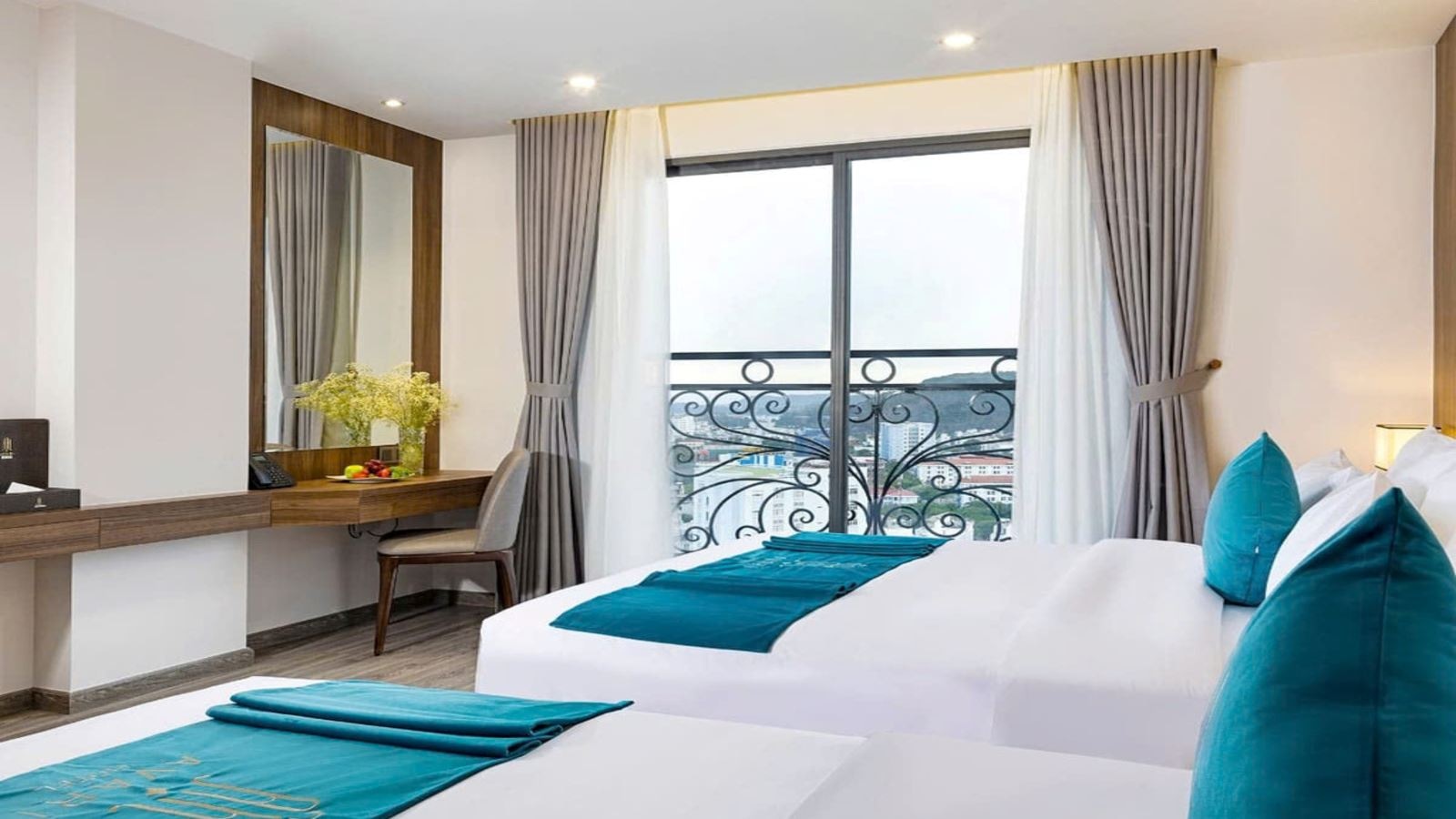 rooms-deluxe-partial-sea-view