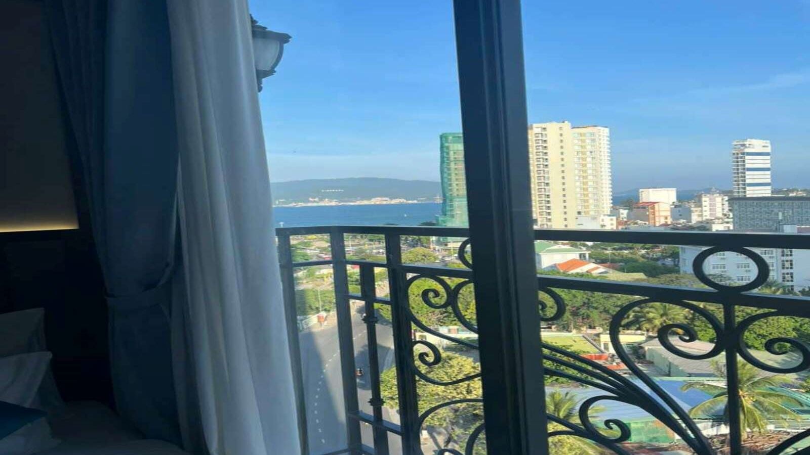 rooms-deluxe-partial-sea-view-child-without-extra-bed