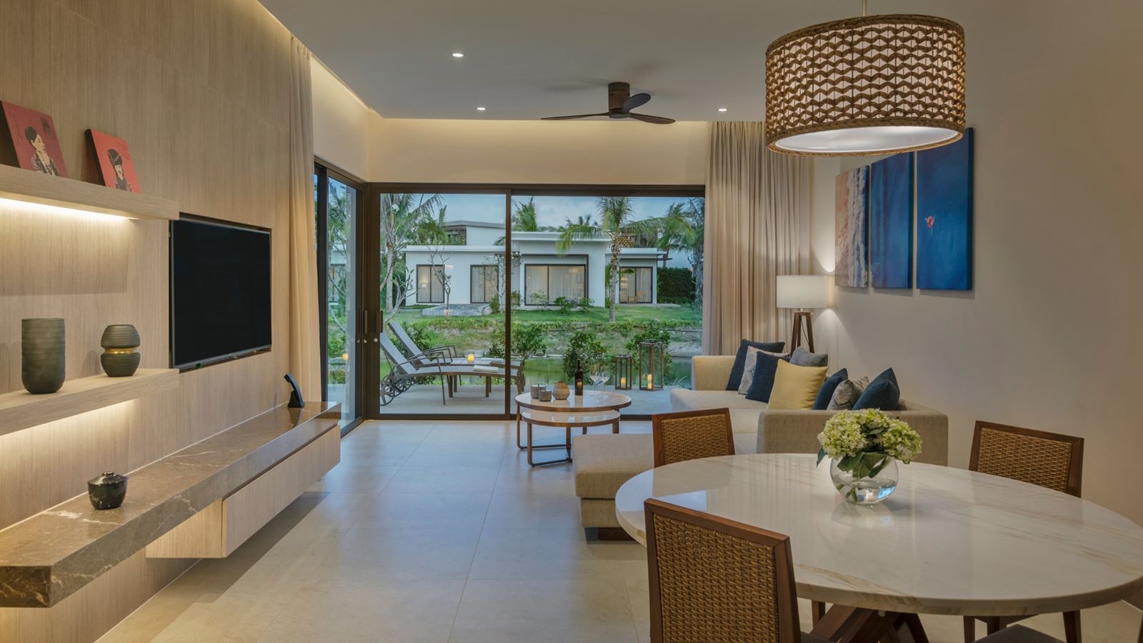 rooms-the-level-2bedroom-lakefront-pool-villa